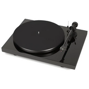 Black Belt-Drive-Turntable vom PROJECT DEBUT CARBON EVO 2 HTE mit Ortofon 2M Silber