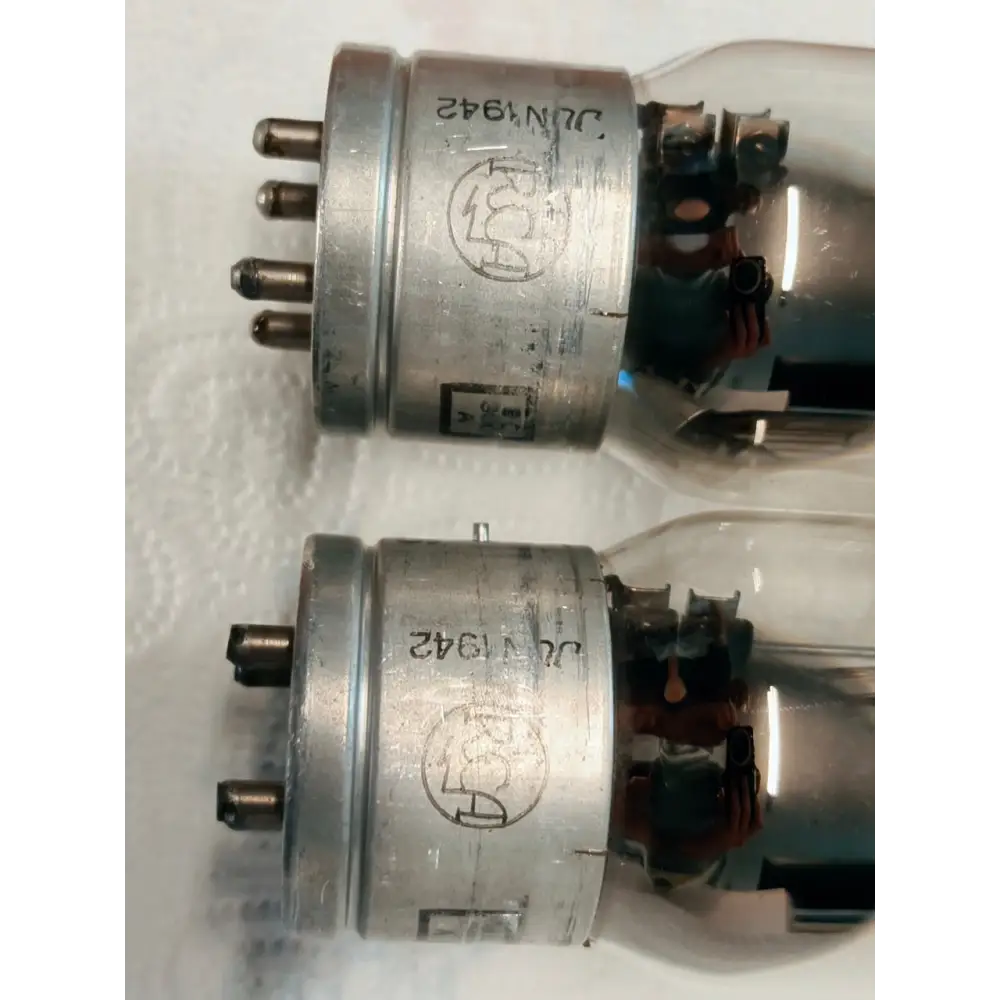 4-Pin Jumbo-Sockel mit JAN-Stempel JUN1942 – beide Röhren