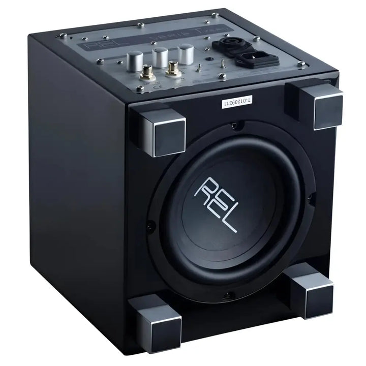 Schwarzer High-Gloss-Subwoofer REL T-Zero MKIII mit aktivem Woofer Drive und Metallakzenten