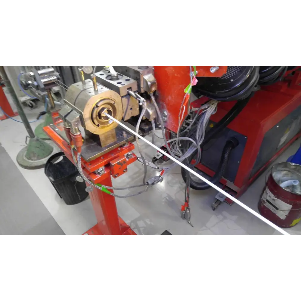 Industrie-Extrusionsmaschine mit weißem Filament für Supra Cables Schweden 40 Jahre Feier