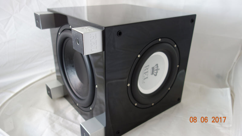 Rel All-In-One mit Lautsprecher Aktivsubwoofer REL T7i