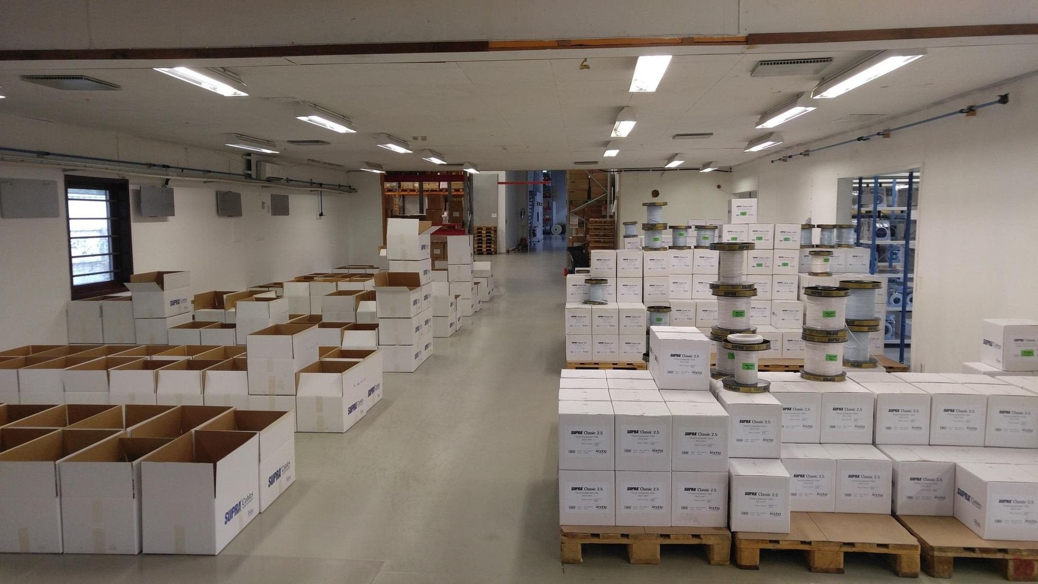 Supra ZUBEHÖR zur KLANG- und BILDOPTIMIERUNG Supra Cables Schweden 40 Jahre Feier und Schulung